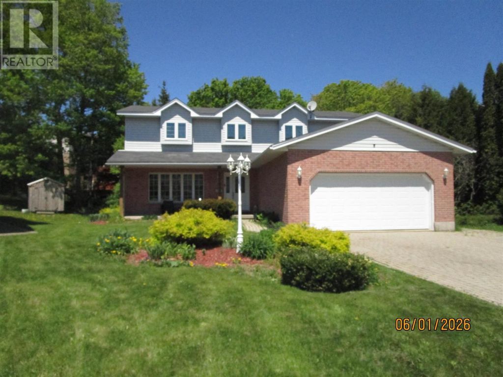 27 Plummer Ct, Sault Ste. Marie