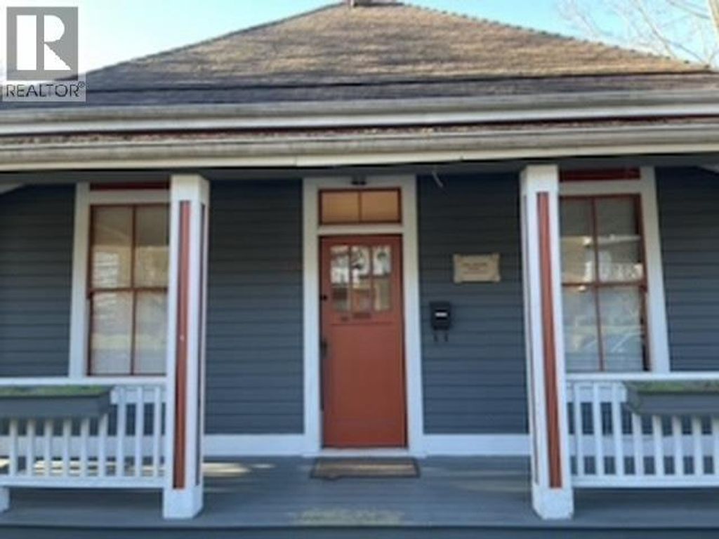 324 Tenth Street, New Westminster
