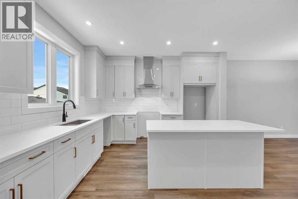 10 Versant Path Sw, Calgary