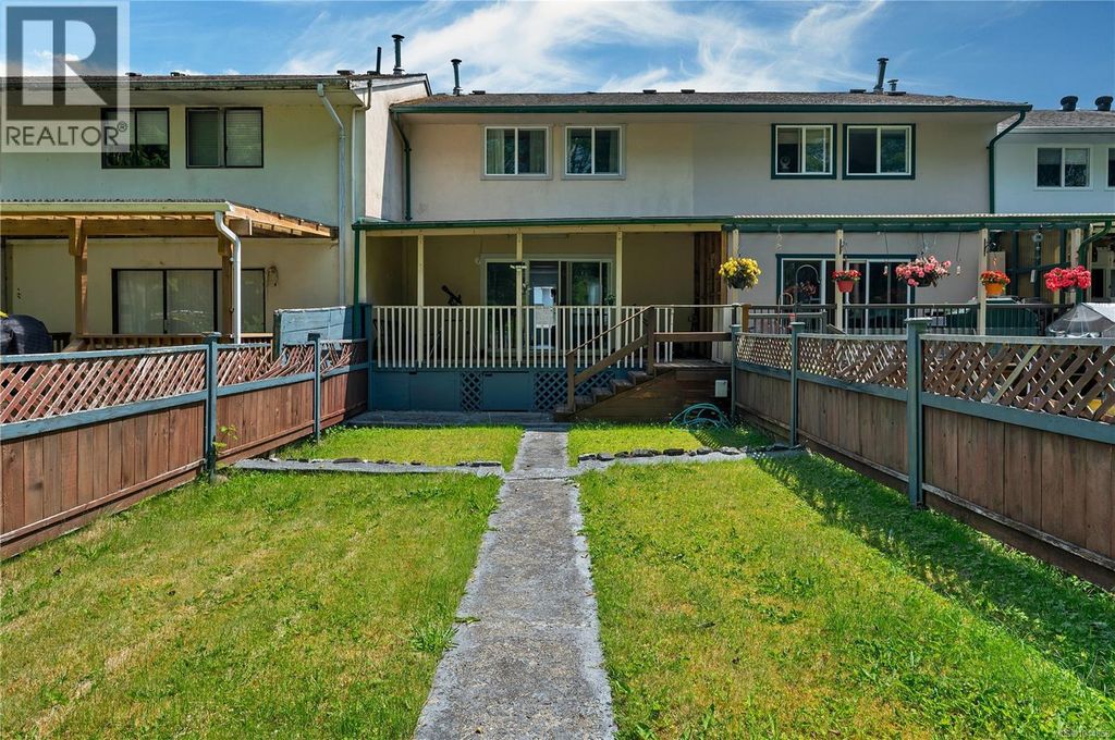 7312 Pine Dr, Port Hardy