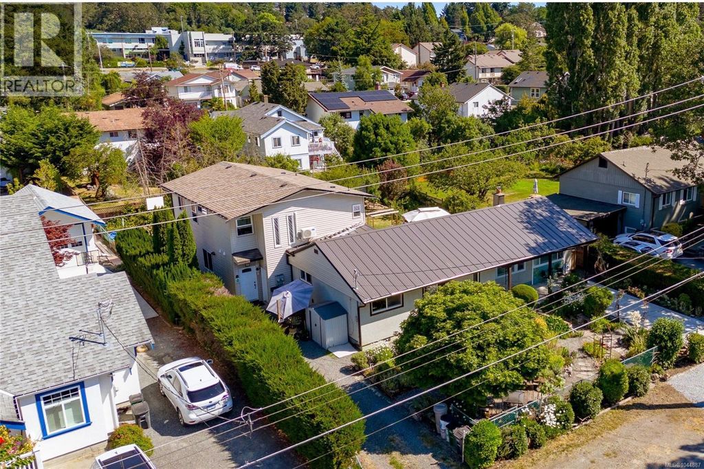 862 Canterbury Rd, Saanich