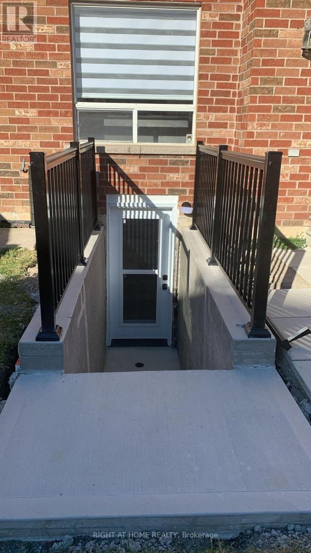 Bsmet - 75 Maffey Crescent, Richmond Hill (westbrook)
