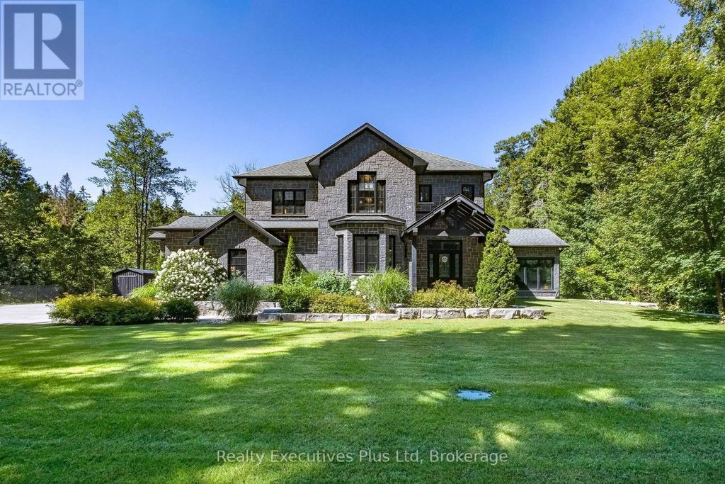 27 Kingfisher Crescent, Tiny