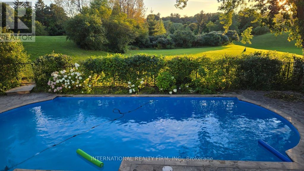 6 Penwood Crescent, Toronto (banbury-Don Mills)