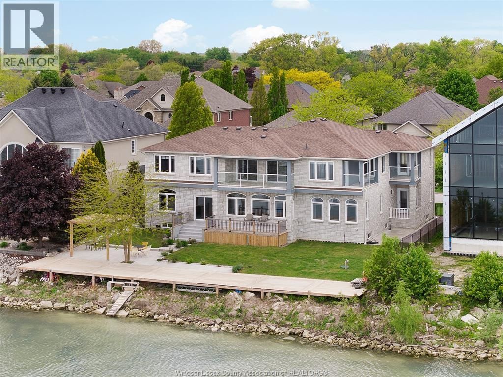300 Shoreview Circle, Windsor