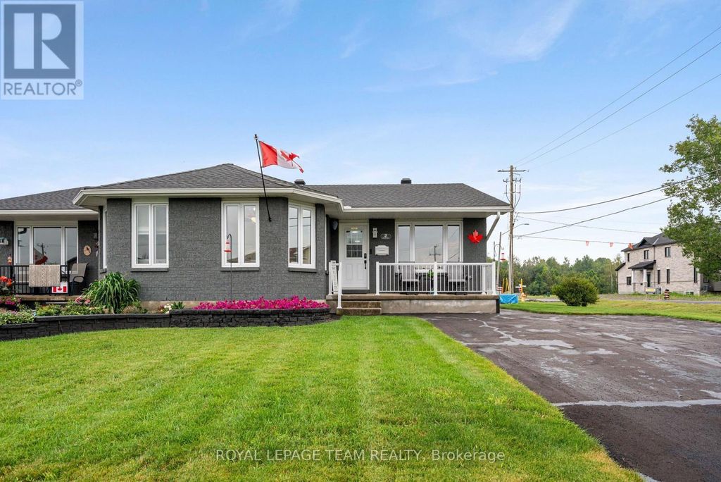 2 Billings Avenue W, South Dundas