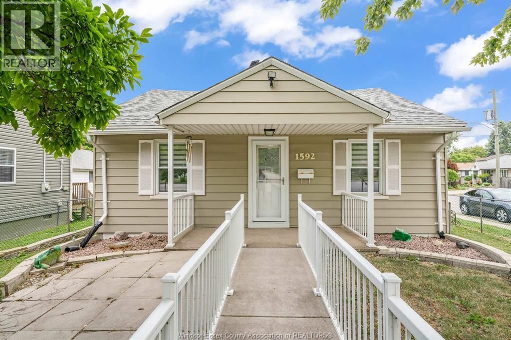 1592 Prince Road, Windsor