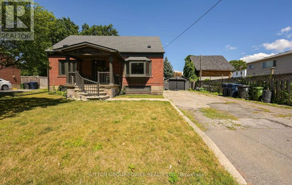 8 Yvonne Avenue N, Toronto (downsview-Roding-Cfb)