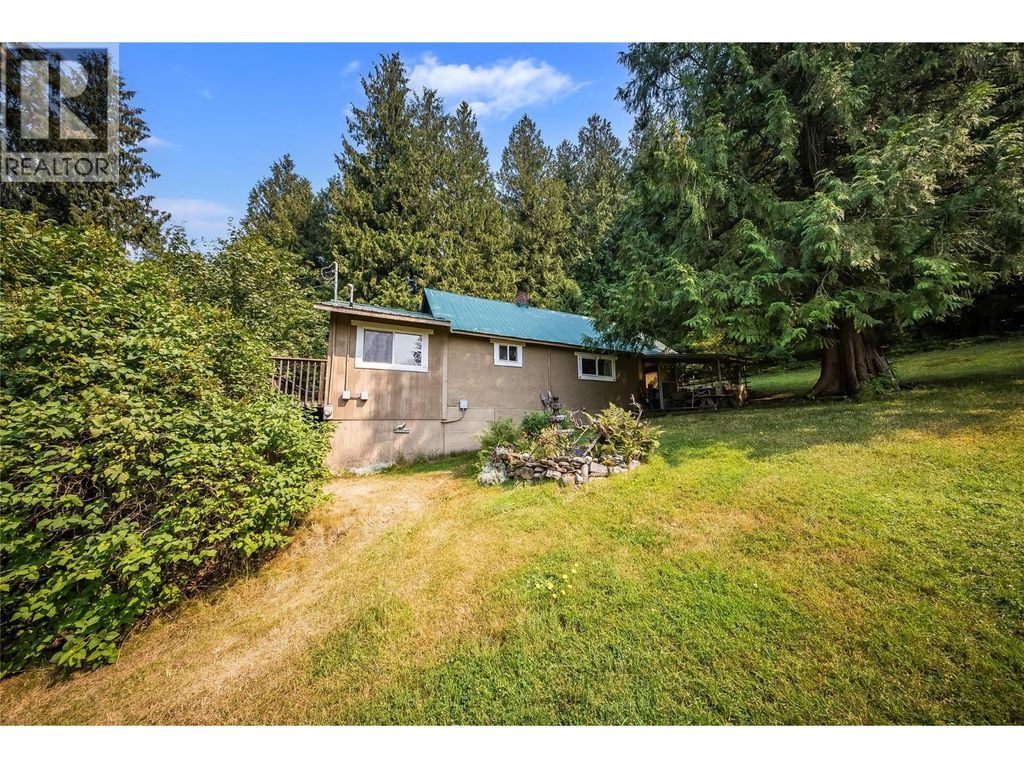 1562 Arrow Lakes Drive, Castlegar