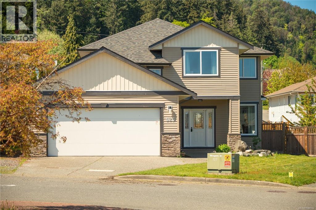525 Ballou Pl, Ladysmith