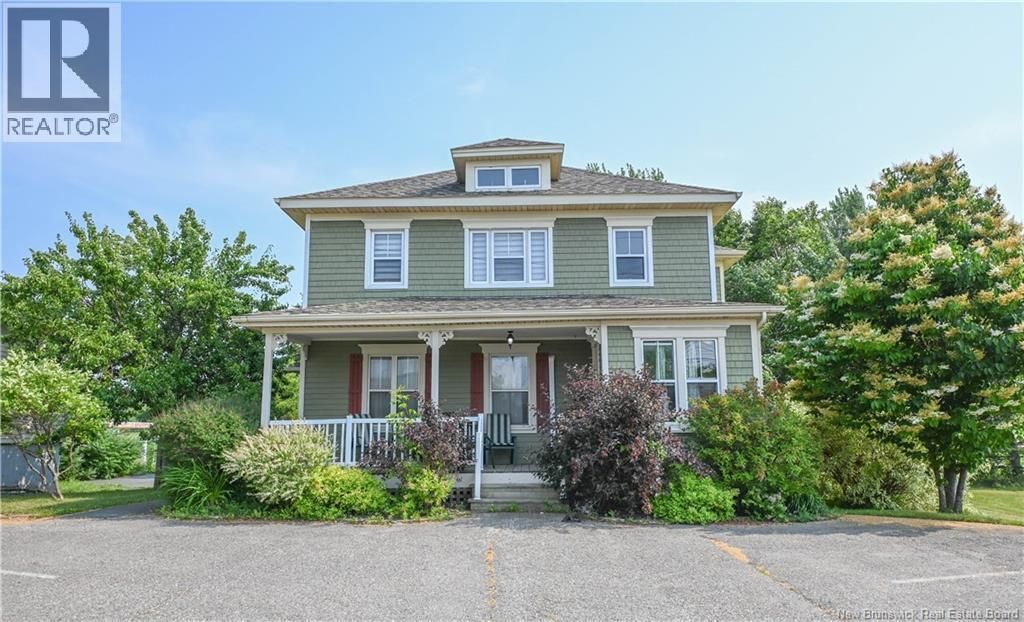 98 Saint-pierre Ouest Boulevard, Caraquet