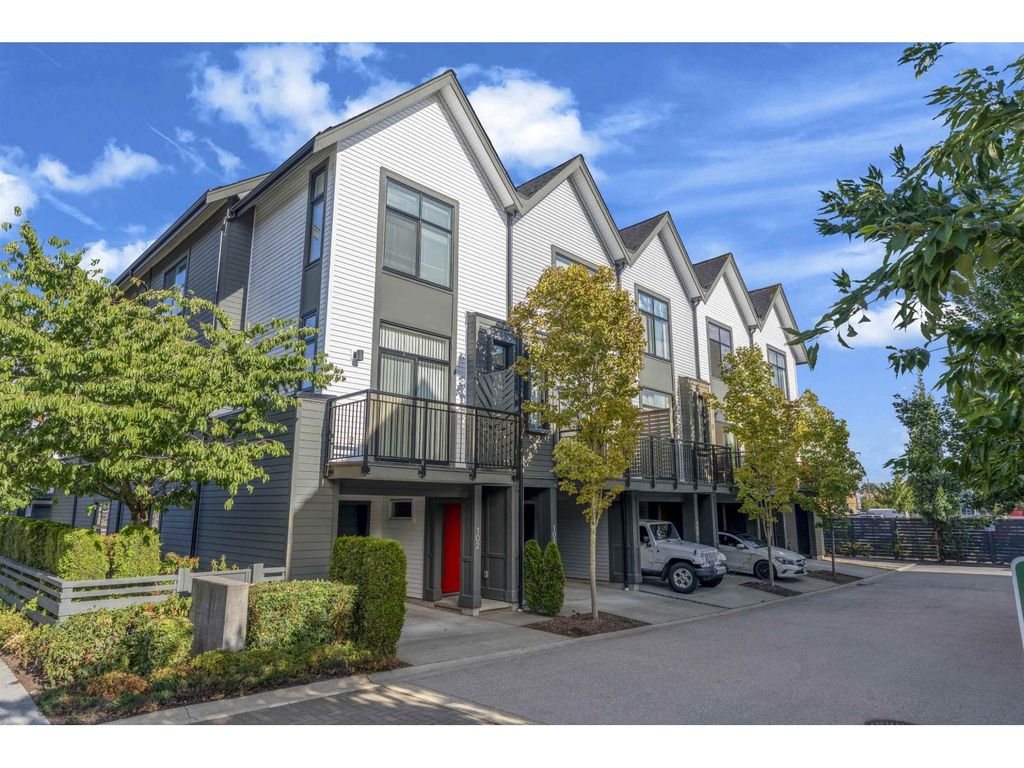 99 17568 57a Avenue, Surrey