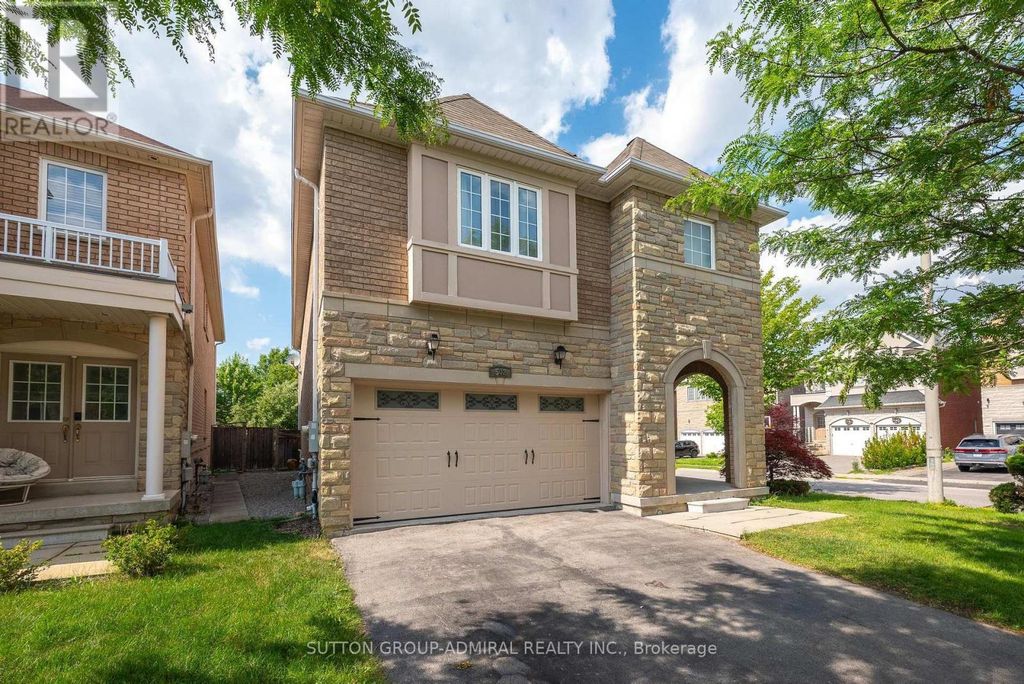 502 Apple Blossom Drive, Vaughan (patterson)