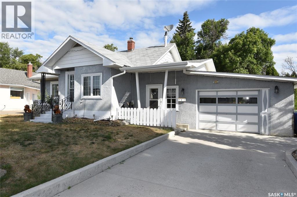 207 Pine Avenue, Nipawin