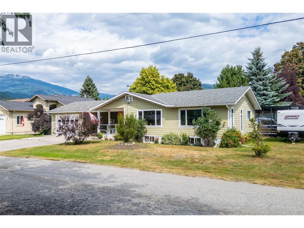 2032 Laforme Boulevard, Revelstoke