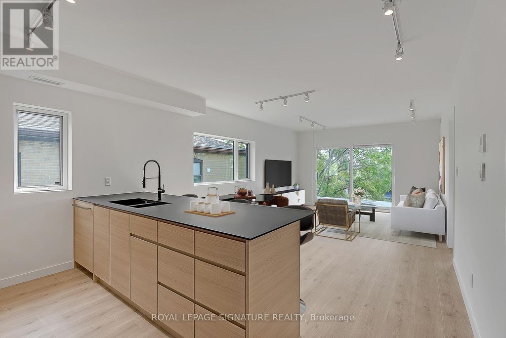 4 - 1254 Davenport Road, Toronto (corso Italia-Davenport)