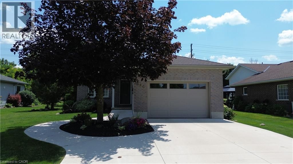 380 Havelock Avenue S, Listowel