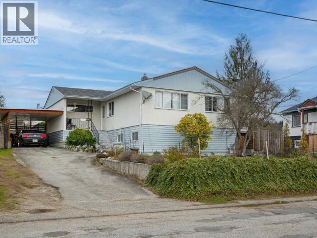 6957 Crofton Street, Powell River