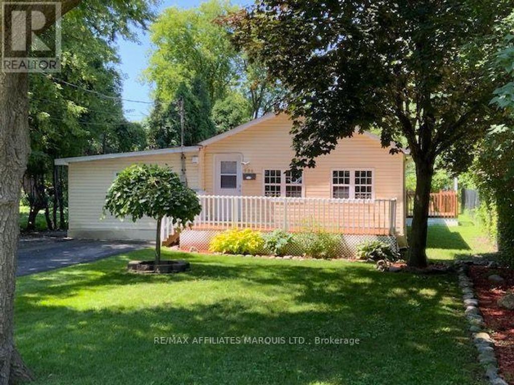 936 Gloucester Street N, Cornwall