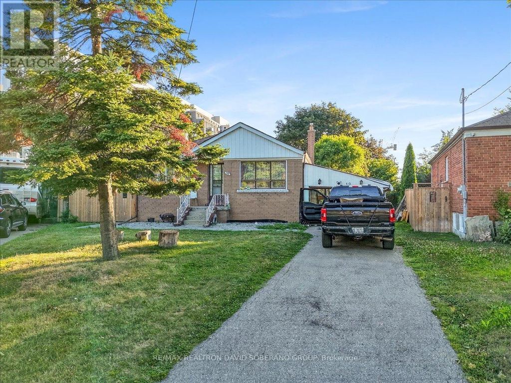 19 Wigan Crescent, Toronto (clanton Park)