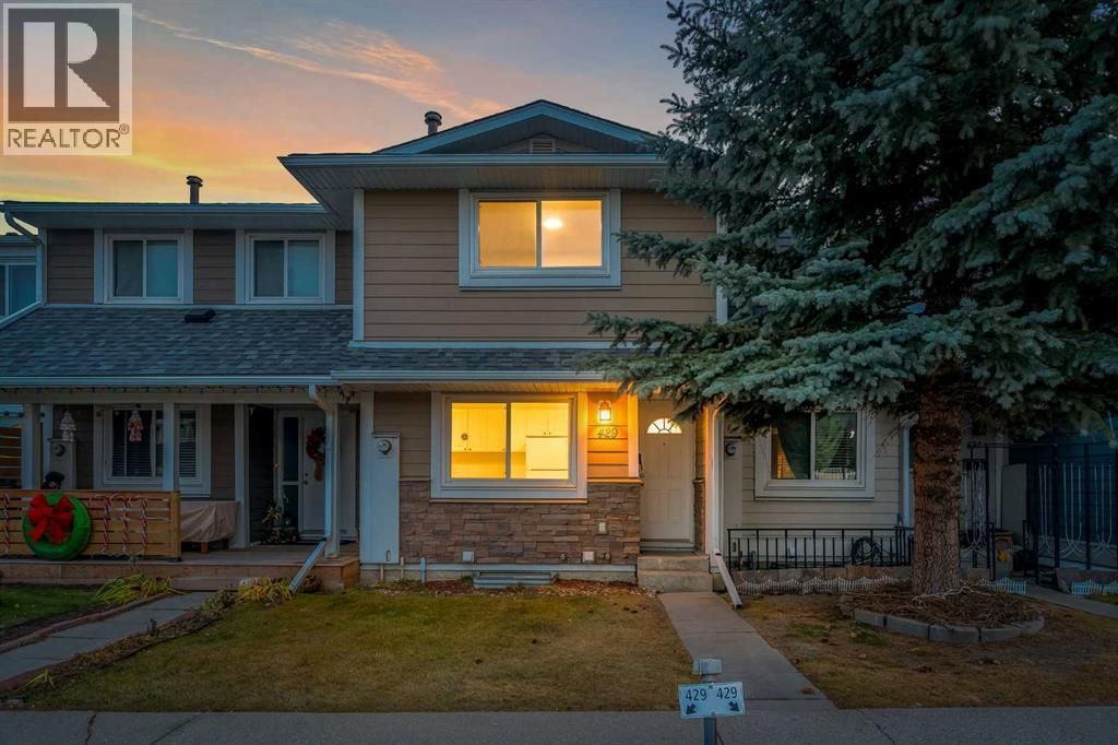 429 Georgian Villas Ne, Calgary