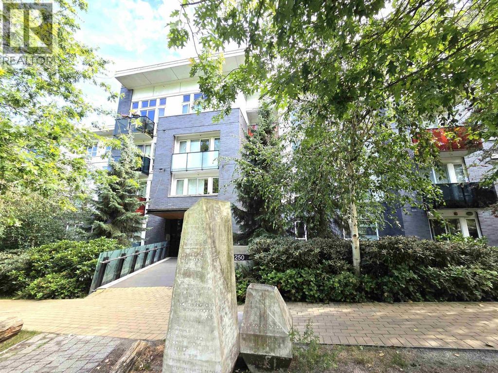 111 9250 University High Street, Burnaby