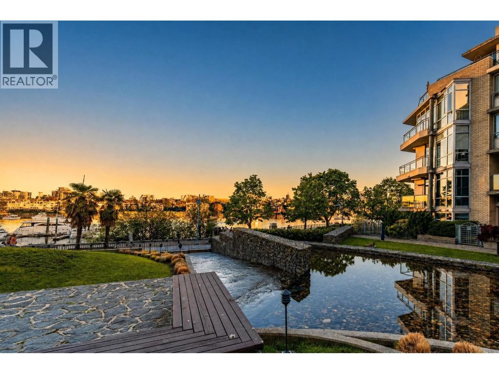 302 1228 Marinaside Crescent, Vancouver