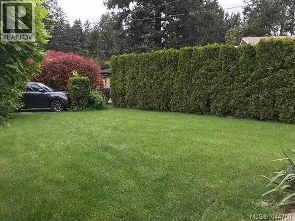 966 Haslam Ave, Langford