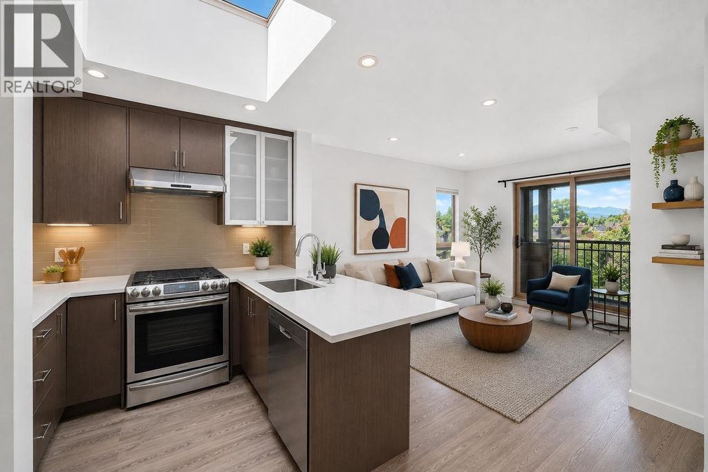 401 688 E 16th Avenue, Vancouver