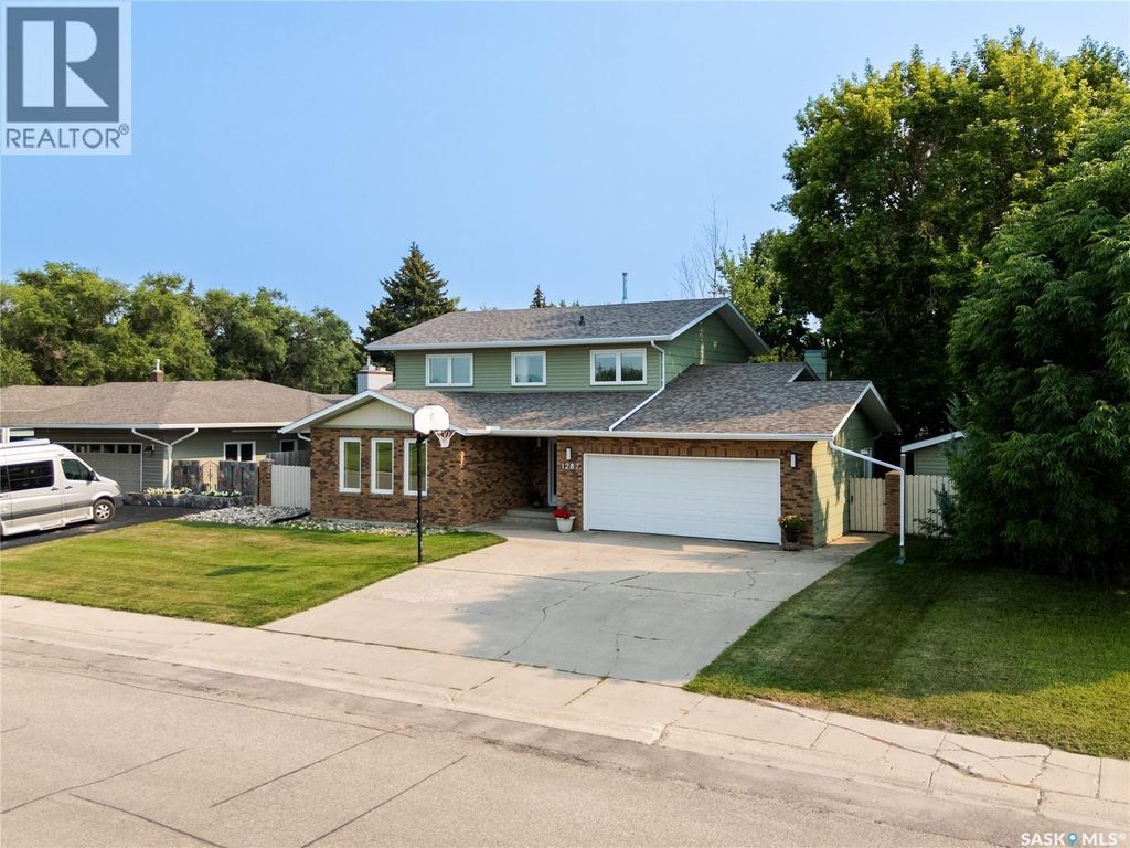 1287 Simcoe Street, Moose Jaw