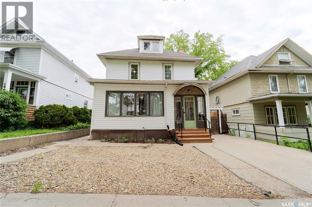 1041 2nd Avenue Nw, Moose Jaw