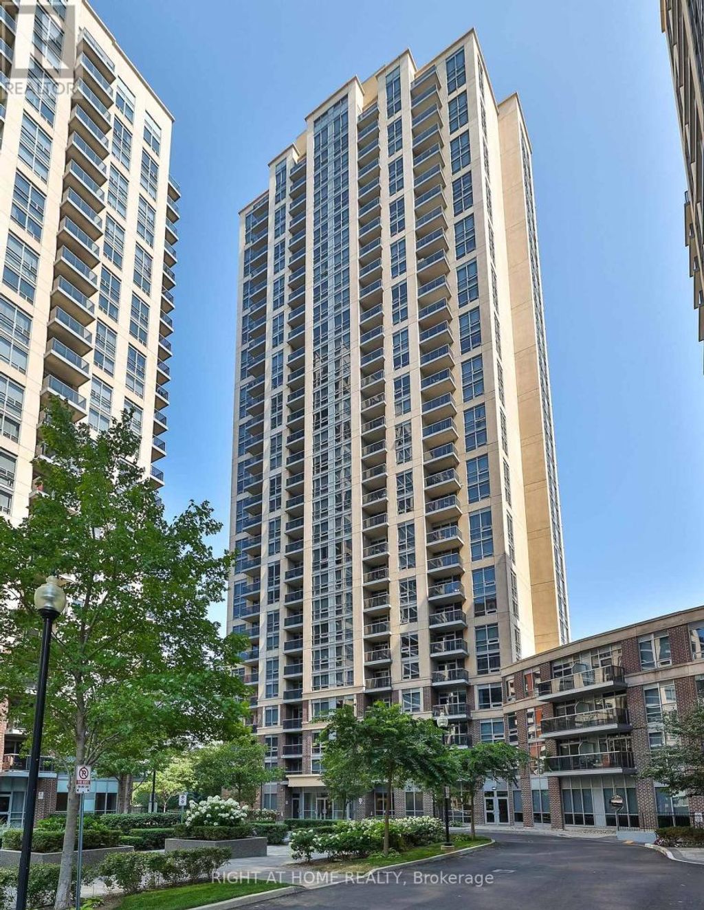 2402 - 3 Michael Power Place, Toronto (islington-City Centre West)