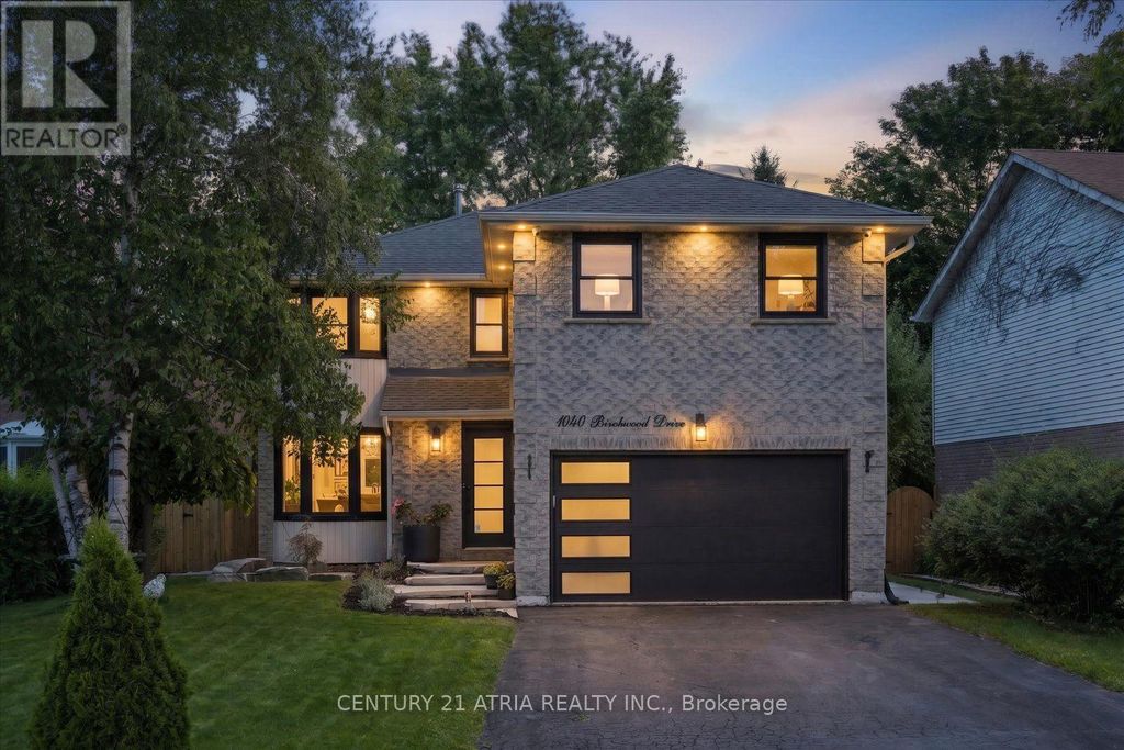 1040 Birchwood Drive, Newmarket (gorham-College Manor)