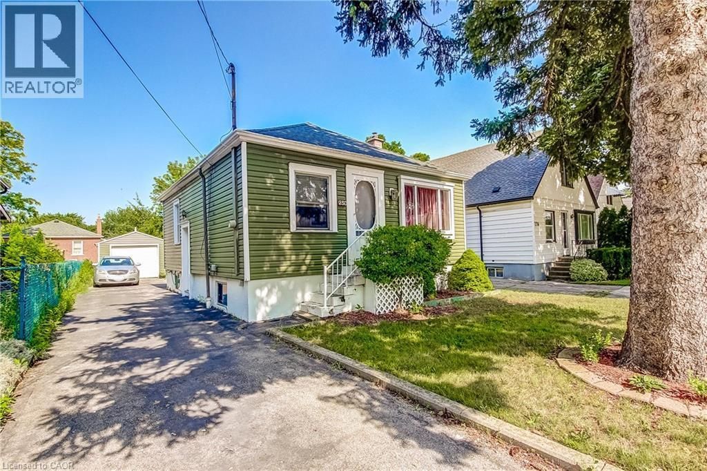 230 East 33rd Street, Hamilton