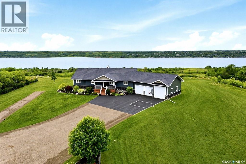 12 Valley Ridge Road, Last Mountain Lake