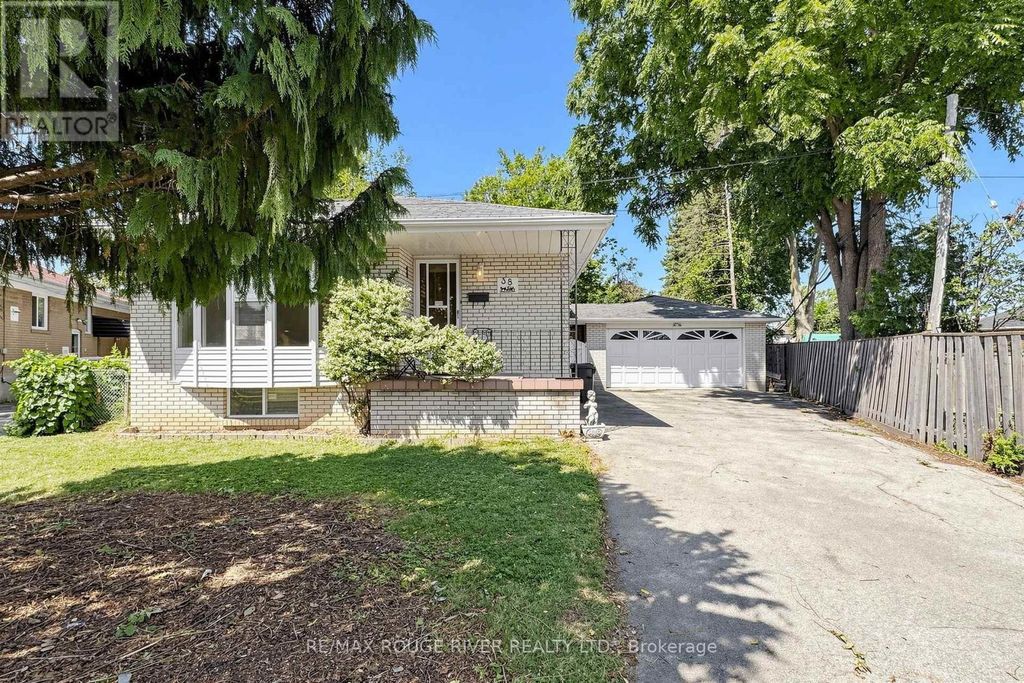 38 Lombardy Crescent, Toronto (kennedy Park)