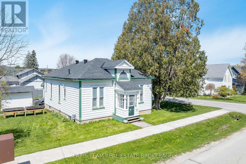 16 Peel Street, Penetanguishene