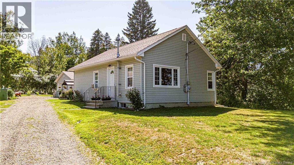 216 Route 102, Burton