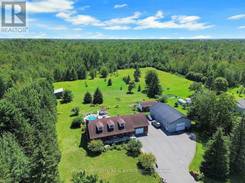 2362 Russland Road, Russell