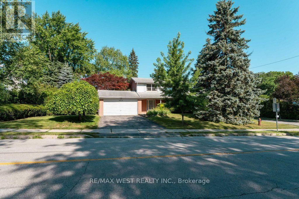 2 Robinter Drive, Toronto (newtonbrook East)