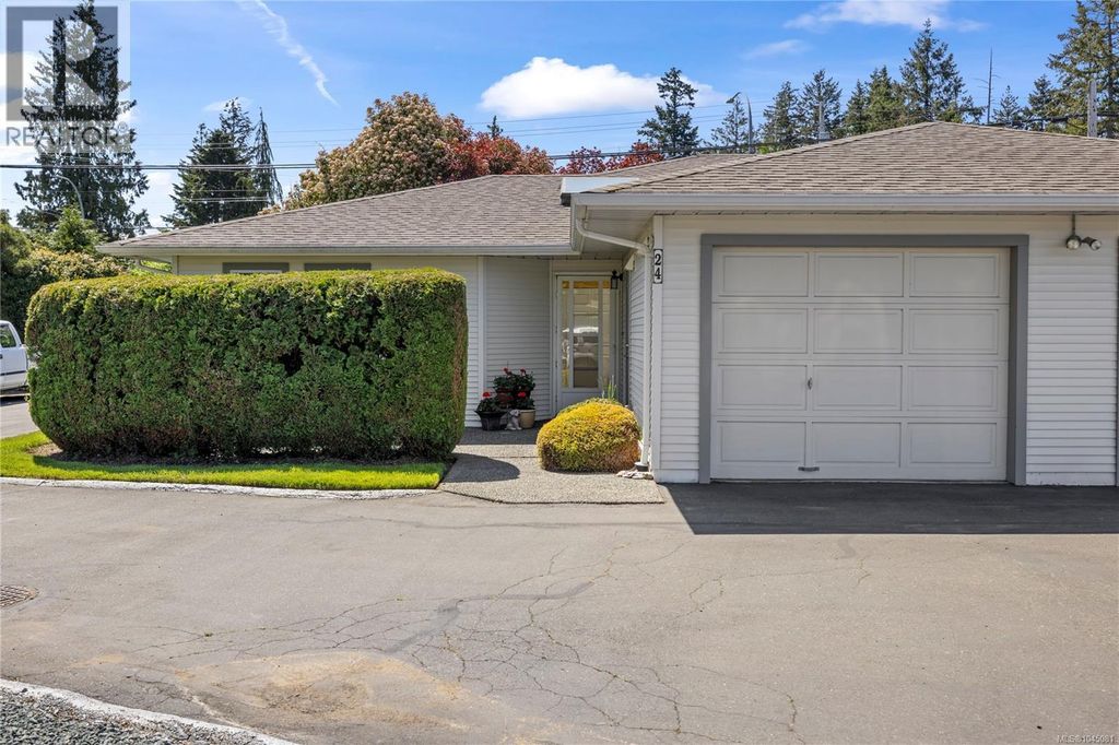 24 450 Bay Ave, Parksville