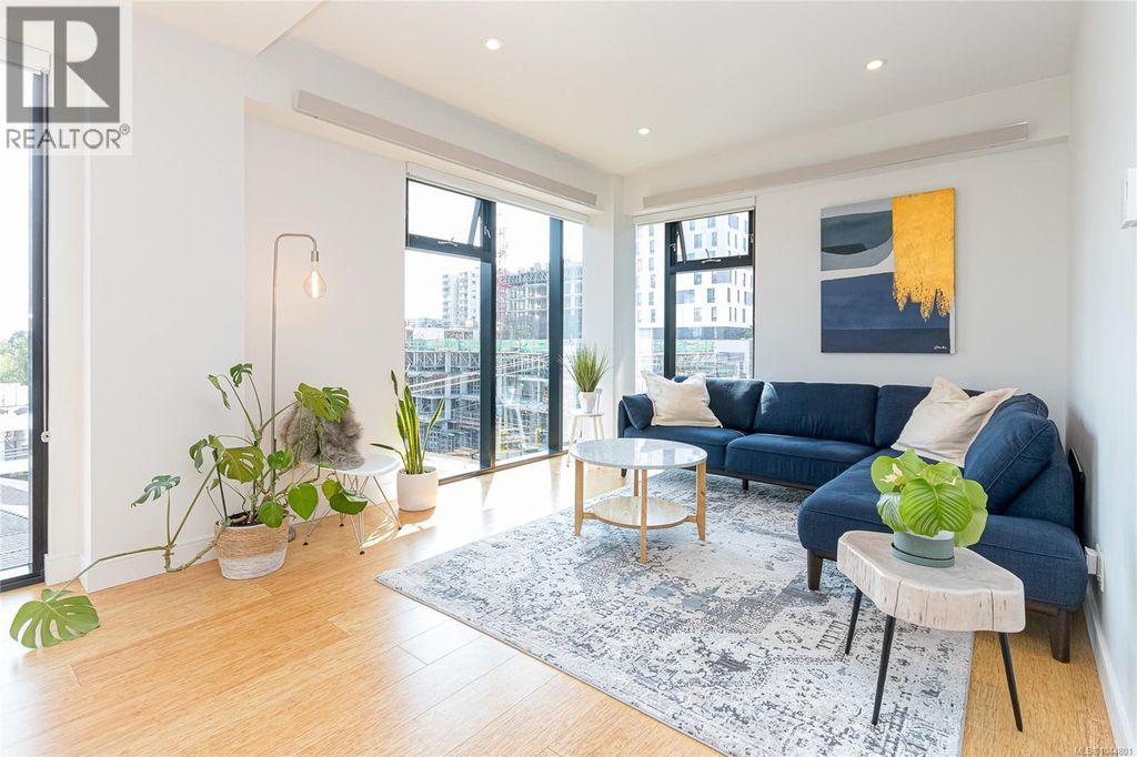 S404 1411 Cook St, Victoria