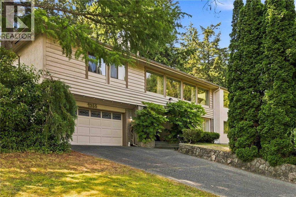 4355 Emily Carr Dr, Saanich