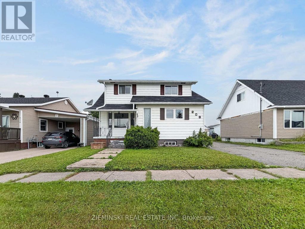 208 Marion Street, Iroquois Falls