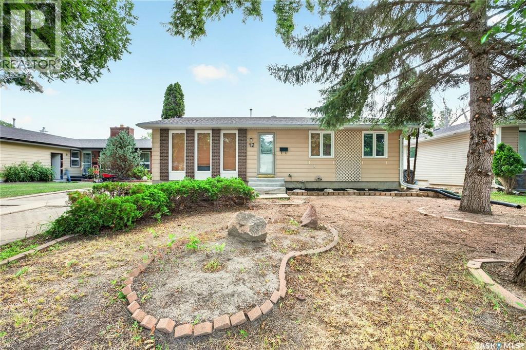 12 Jackson Bay, Regina