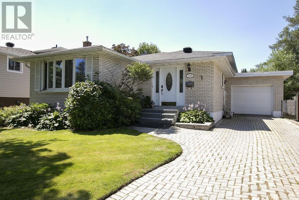 110 Country Club Pl, Sault Ste. Marie