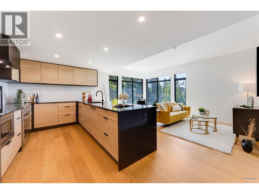 302 6485 Manitoba Street, Vancouver