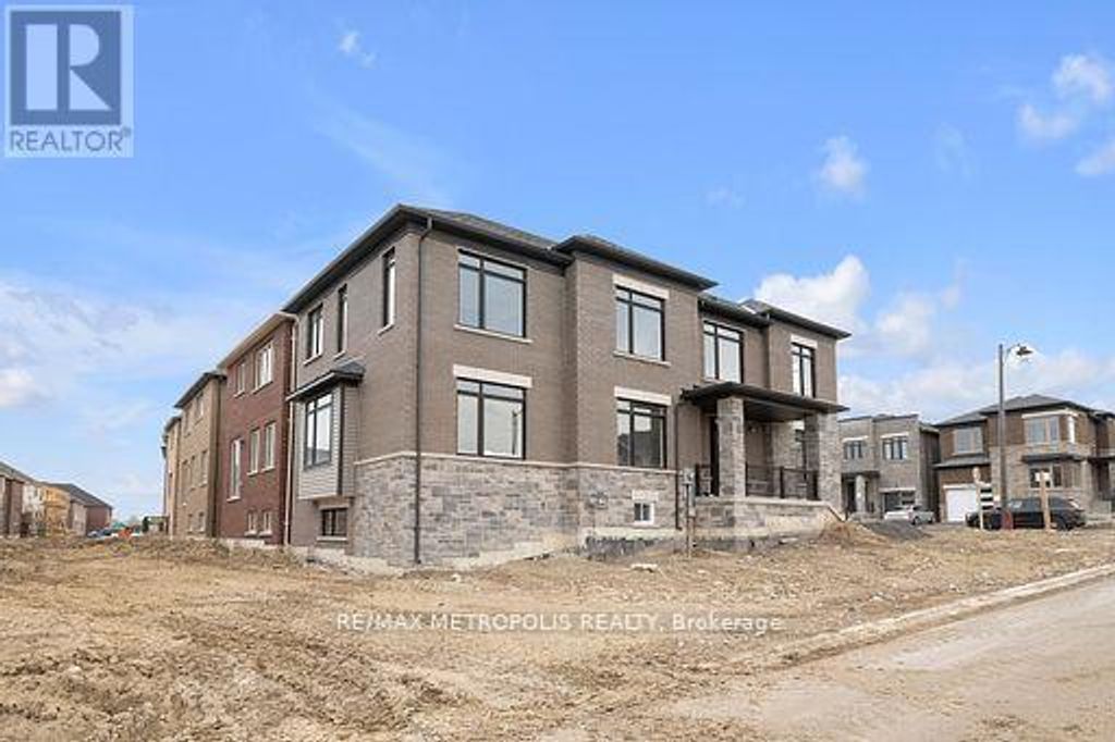 2048 Chris Mason Street, Oshawa (kedron)