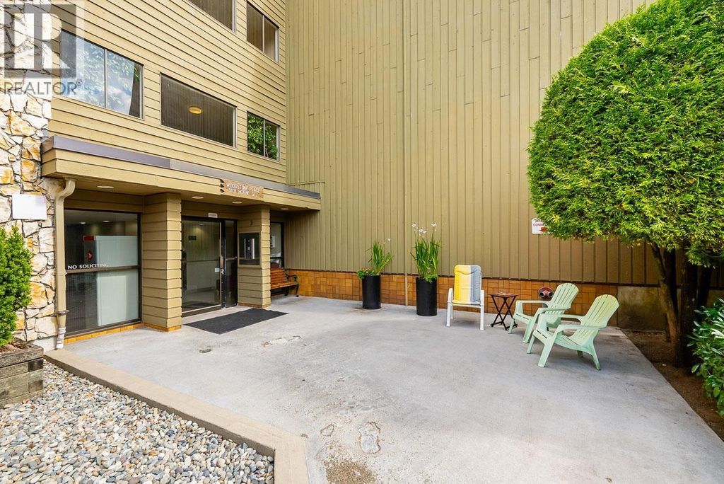 211 9101 Horne Street, Burnaby