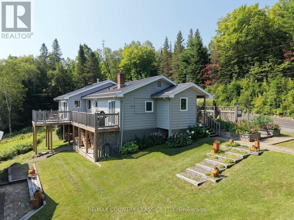 888 Wilno South Road S, Madawaska Valley
